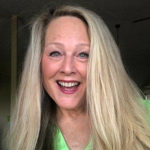 Meet your Posher, Lauri